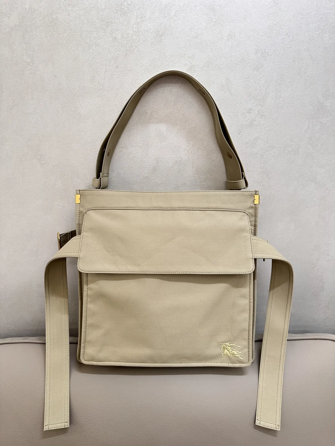 Burberry 6251 Latest Windbreaker Tote Bag Men s Crossbody Bag Burberry 6251 Latest Windbreaker Tote Bag Men s Crossbody Bag