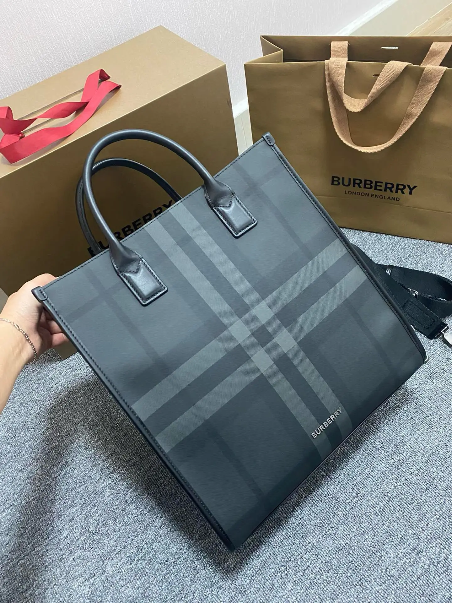 Burberry Latest tote bag men s crossbody bag