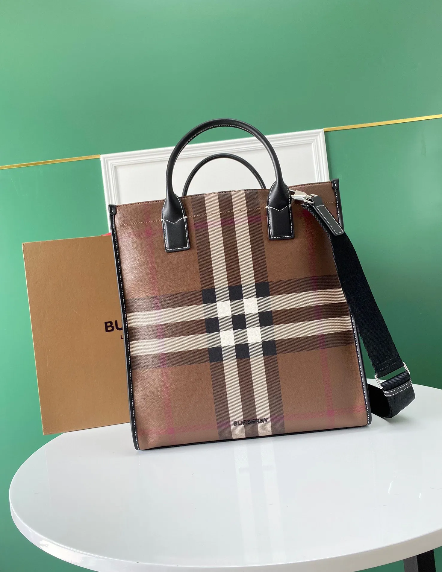 Burberry Latest tote bag men s crossbody bag