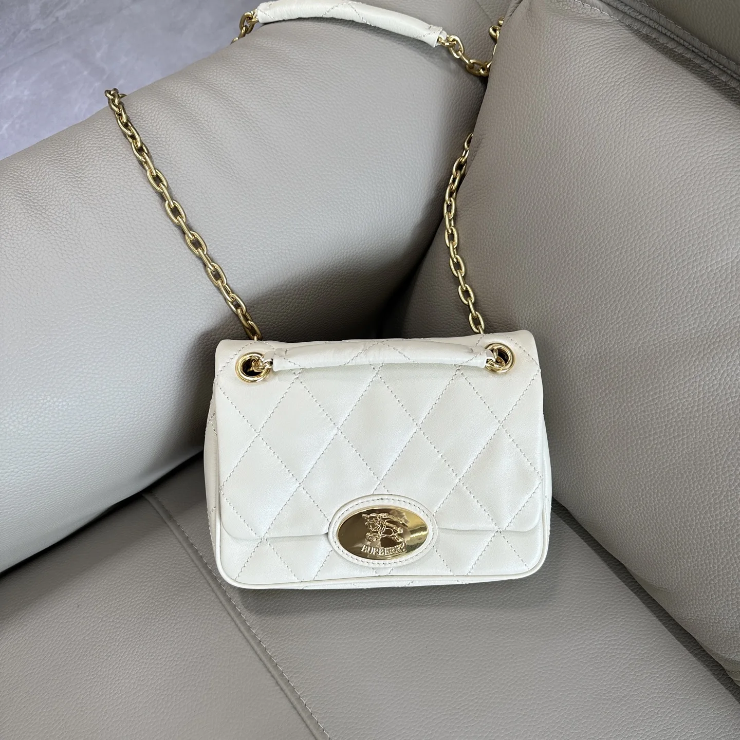 Burberry 2641 Cowhide Shoulder Bag Women s Crossbody Bag Burberry 2641 Cowhide Shoulder Bag Women s Crossbody Bag