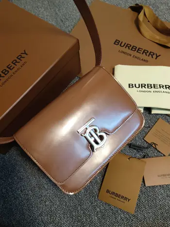 89062 Leather Lock Buckle Bag Women s Crossbody Bag Replica Burberry womens bags