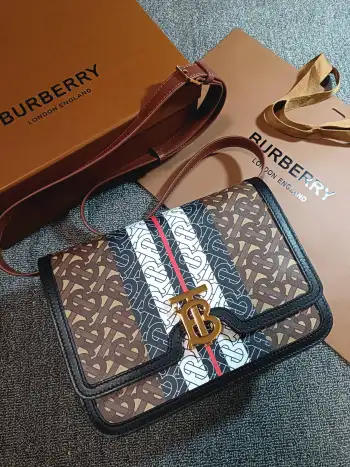 89063 Structured Lock Closure Bag Women s Crossbody Bag Replica Burberry womens bags