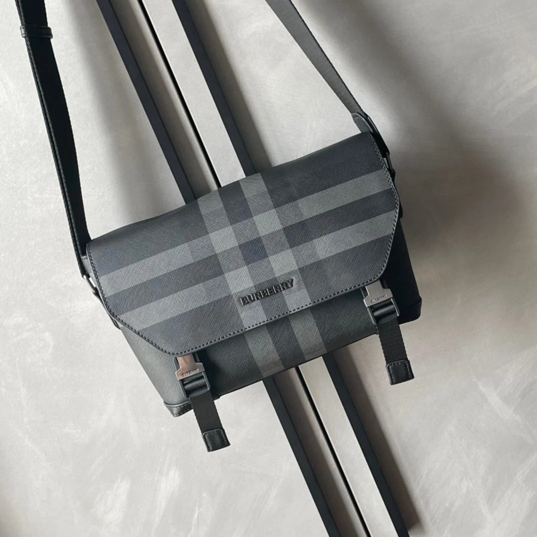 Burberry Latest messenger bag men s crossbody bag