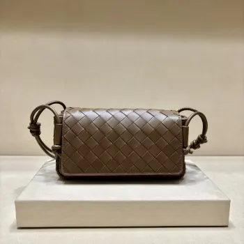 3008 Versatile Commuter Bag Women s Crossbody Bag Replica Burberry womens bags