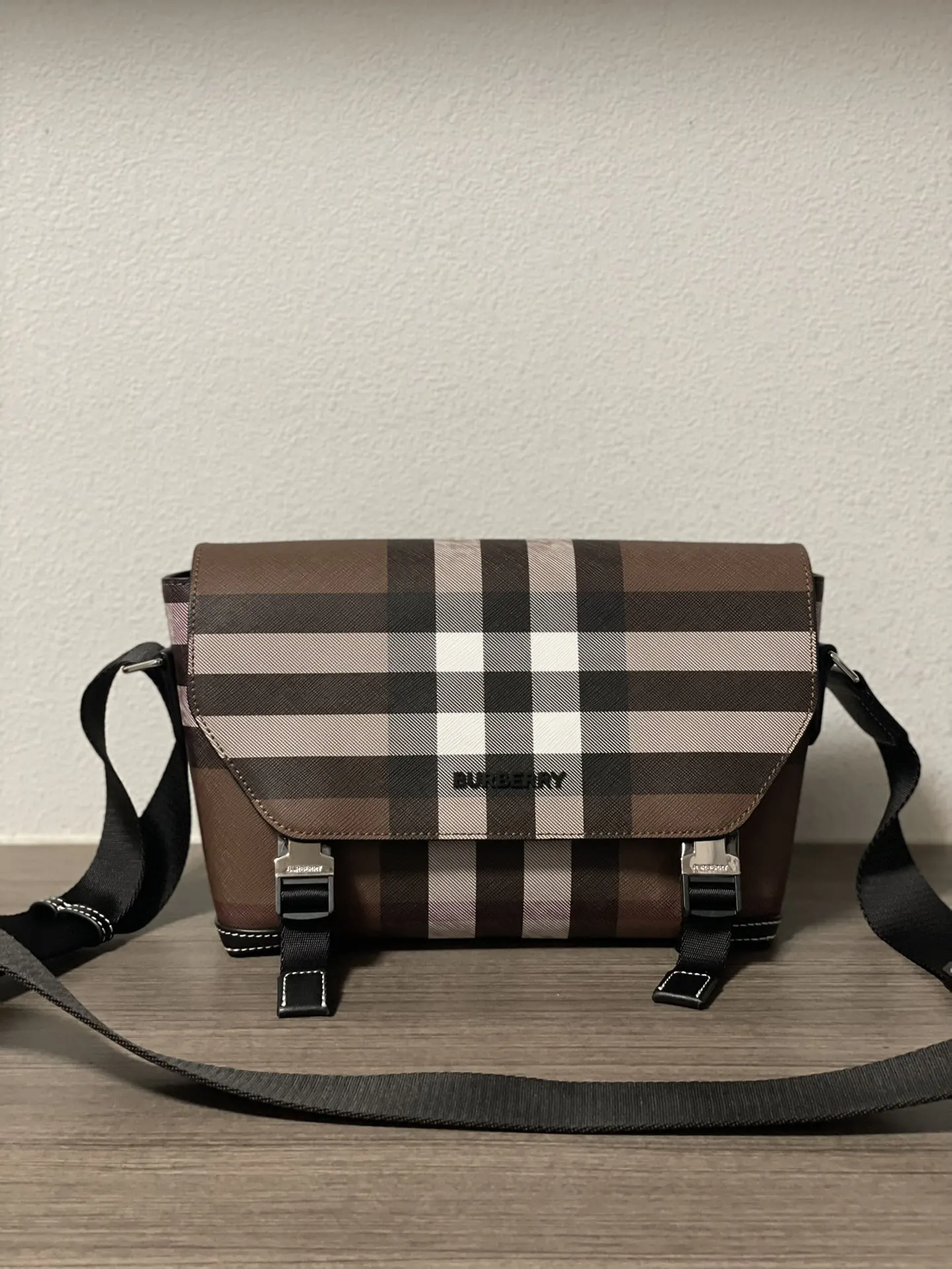 Burberry Latest messenger bag men s crossbody bag