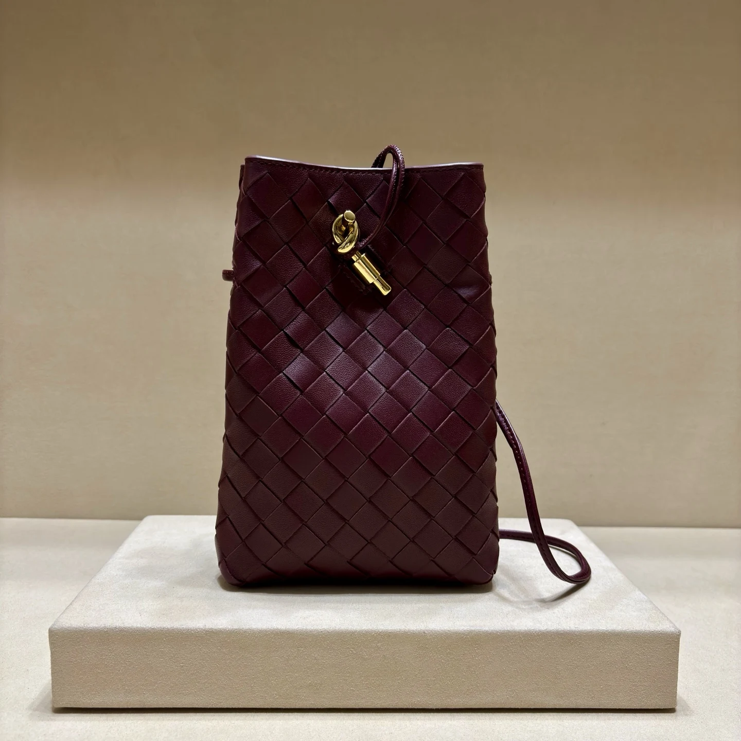 Burberry 3010 Vintage Knot Gold Buckle Phone Bag Women s Crossbody Bag Burberry 3010 Vintage Knot Gold Buckle Phone Bag Women s Crossbody Bag