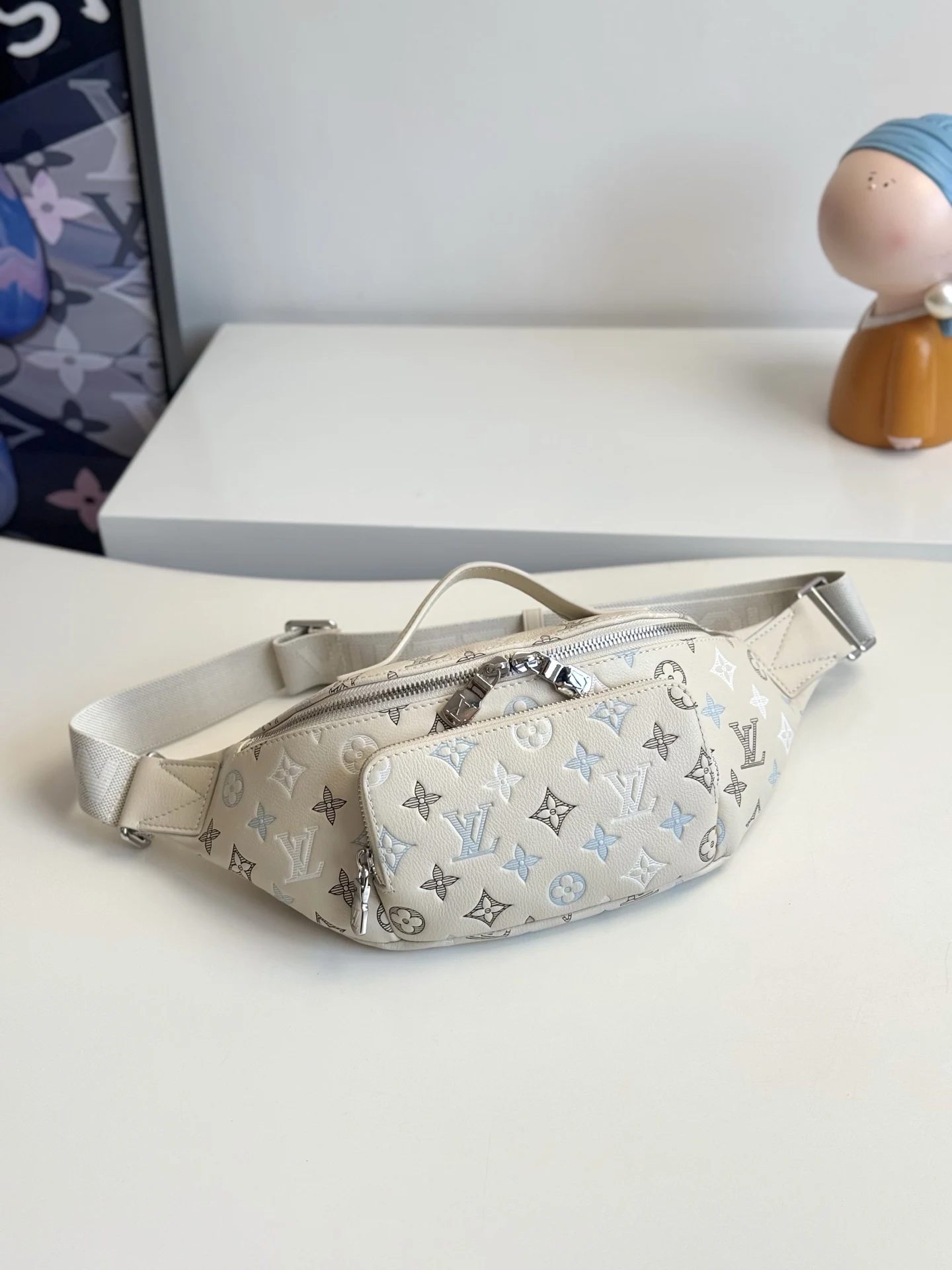 Louis Vuitton M28619 Leather Waist Bag Louis Vuitton M28619 Leather Waist Bag
