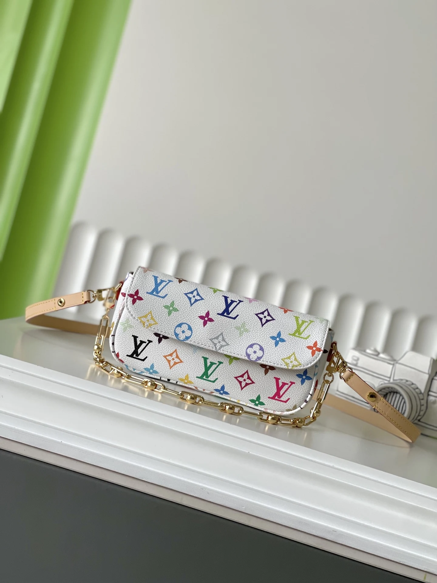 Louis Vuitton M27492 CHAIN IVY Chain Shoulder Bag