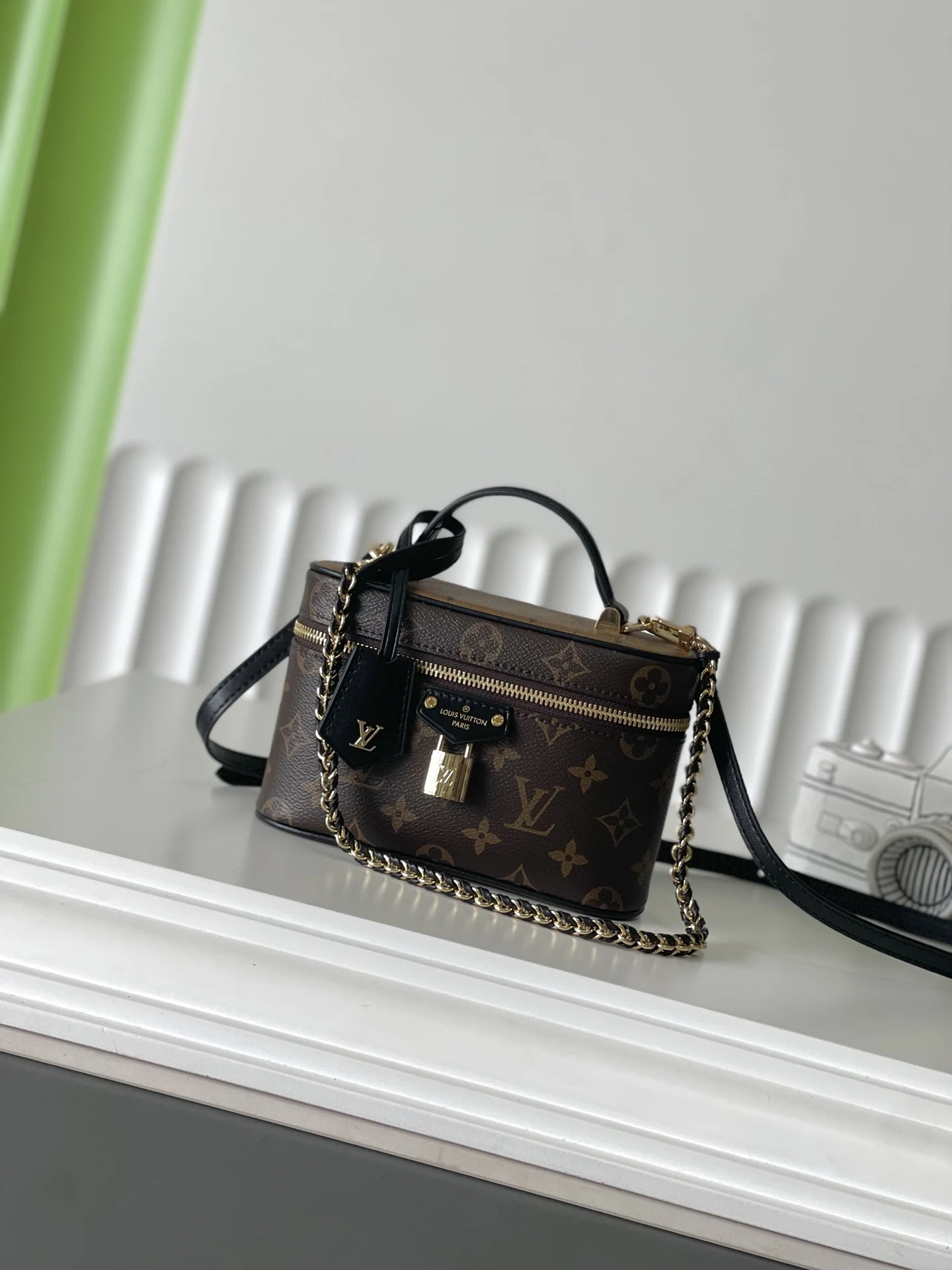 Louis Vuitton M47125 VANITY CHAIN POUCH Makeup Bag Crossbody Bag