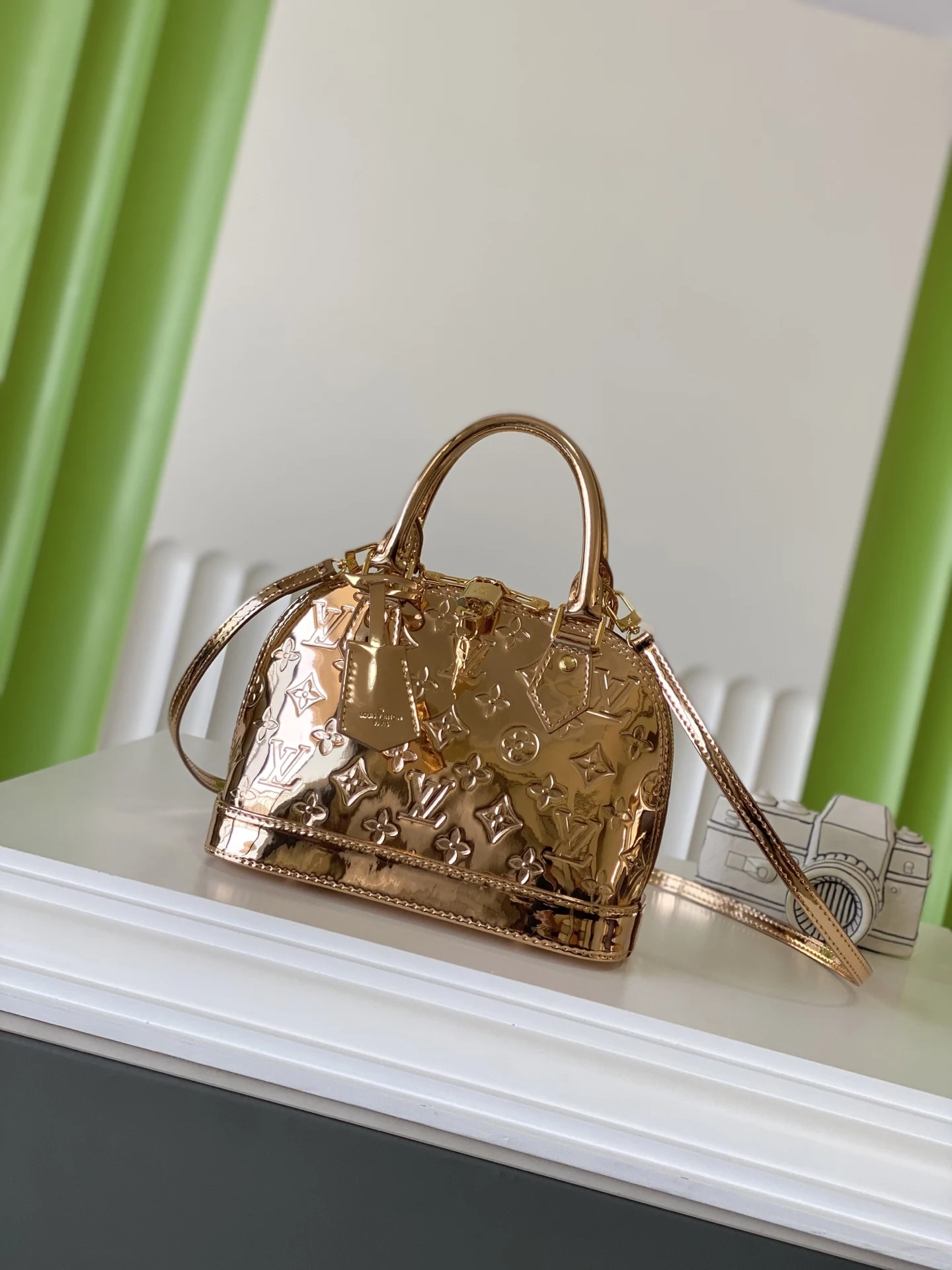 Louis Vuitton M27037 ALMA BB Patent Leather Shell Bag Handheld Crossbody Bag Louis Vuitton M27037 ALMA BB Patent Leather Shell Bag Handheld Crossbody Bag