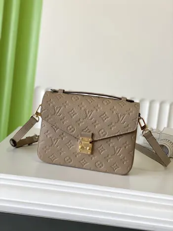 M44881 POCHETTE Full Leather Messenger Bag Crossbody Bag Replica Louis Vuitton womens bags