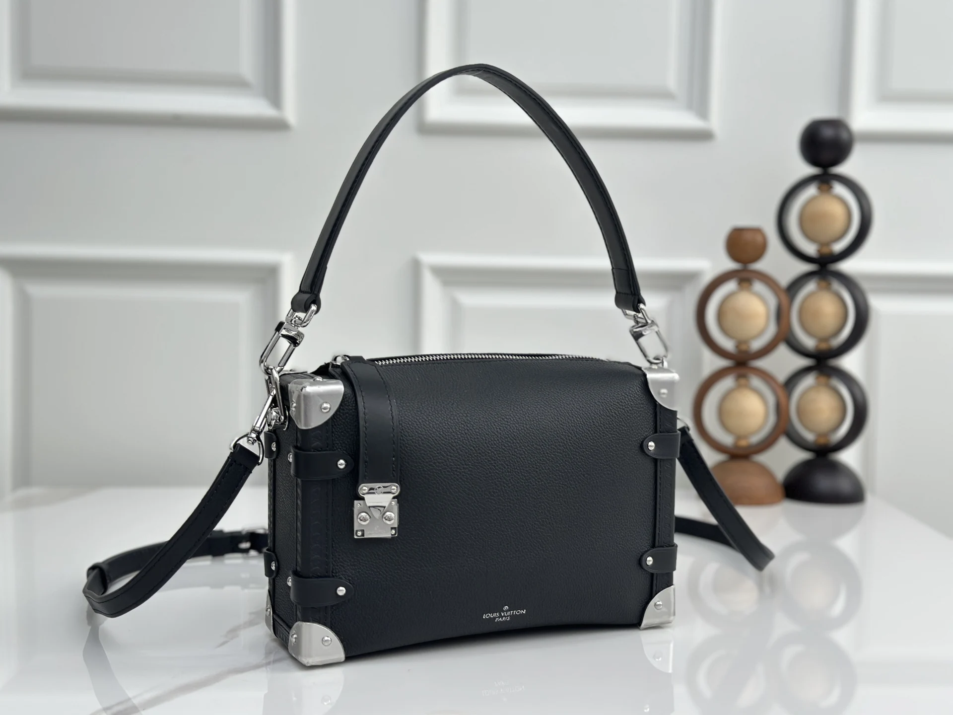 Louis Vuitton M25160 grain cowhide medium handbag women s crossbody bag