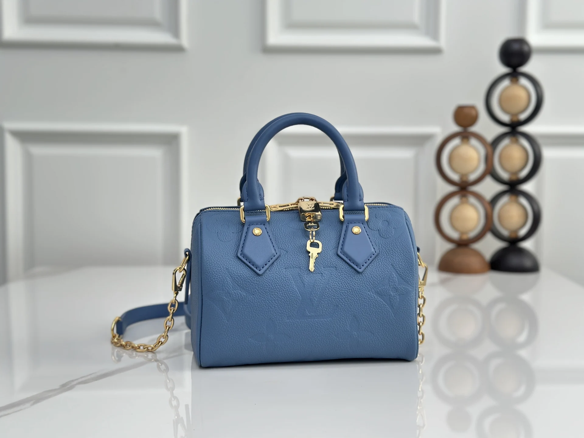Louis Vuitton M28316 Full Leather Embossed Pillow Bag Women s Crossbody Bag Louis Vuitton M28316 Full Leather Embossed Pillow Bag Women s Crossbody Bag