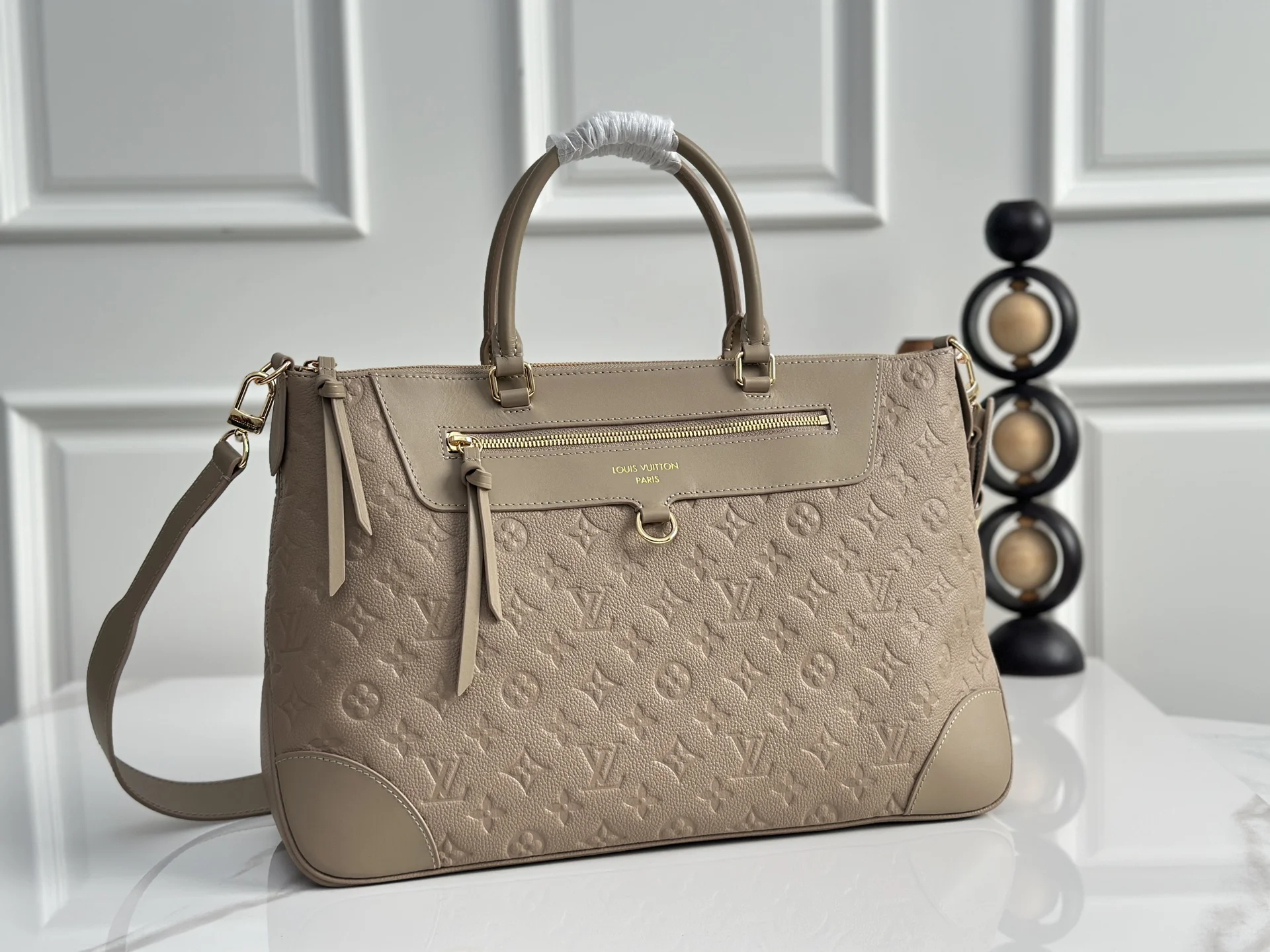 Louis Vuitton M29152 Full Leather Embossed Handheld Tote Bag Women s Crossbody Bag Louis Vuitton M29152 Full Leather Embossed Handheld Tote Bag Women s Crossbody Bag