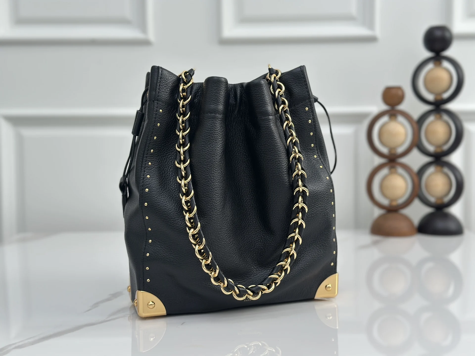 Louis Vuitton M29391 Full Leather Rivet Bucket Bag Women s Crossbody Bag Louis Vuitton M29391 Full Leather Rivet Bucket Bag Women s Crossbody Bag