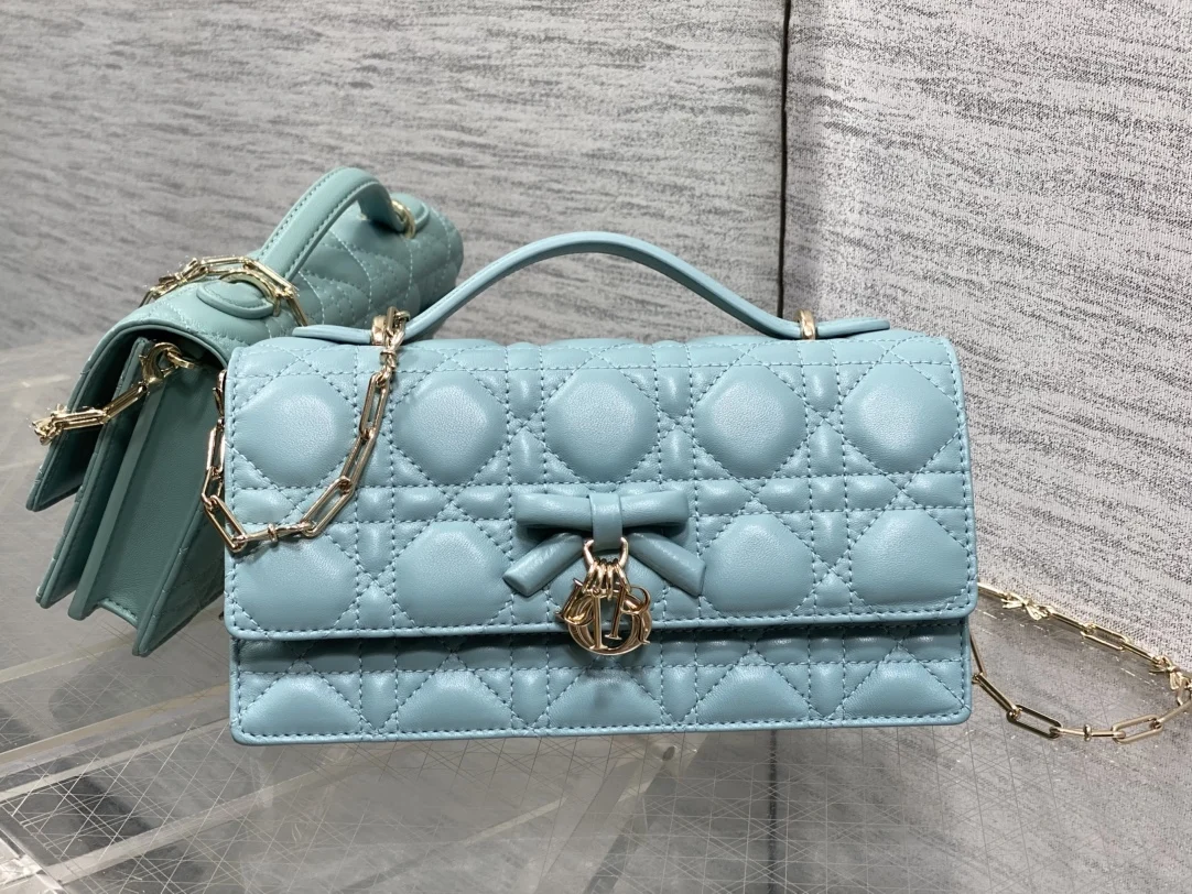 Dior Latest bowknot pearl chain clutch bag women s crossbody bag Dior Latest bowknot pearl chain clutch bag women s crossbody bag