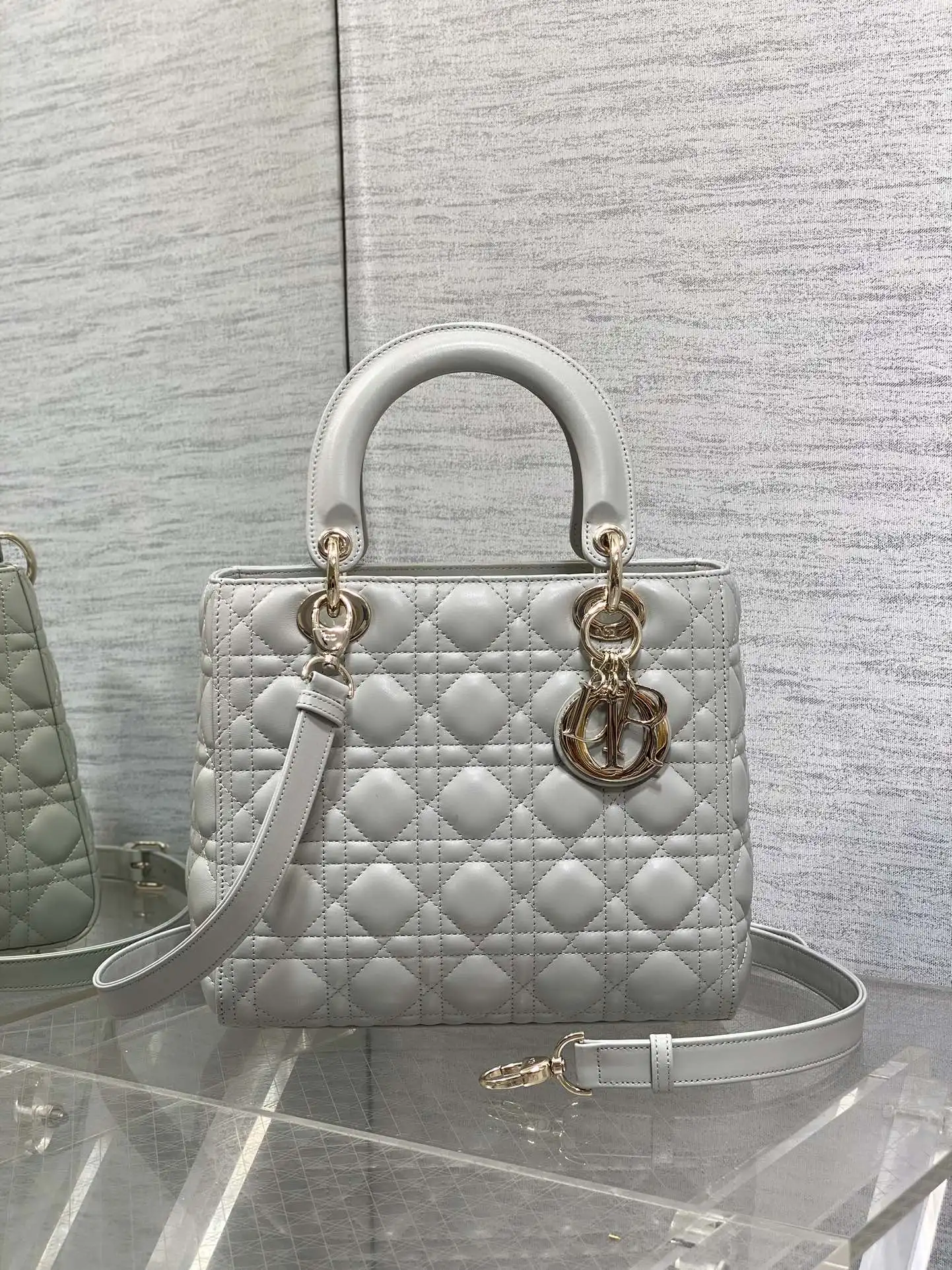 Dior Latest flip leather five-compartment bag women s crossbody bag Dior Latest flip leather five-compartment bag women s crossbody bag
