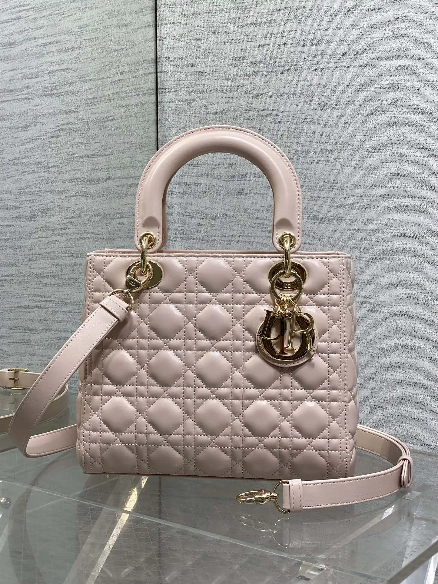 Dior Latest flip leather five-compartment zipper bag women s crossbody bag Dior Latest flip leather five-compartment zipper bag women s crossbody bag