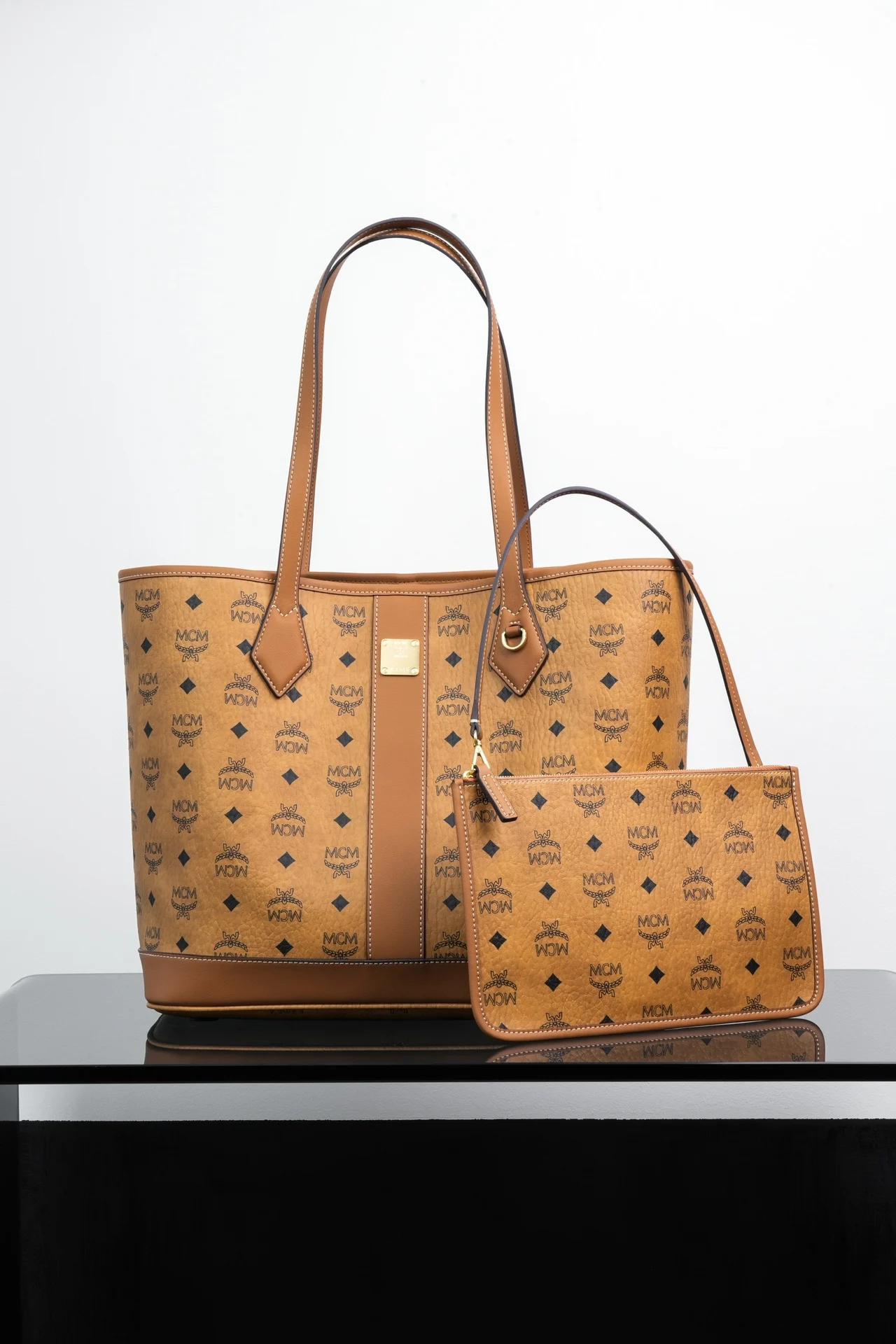 MCM MWPGALR02CO001 Cognac Color Medium Shopping Bag Women s Shoulder Bag MCM MWPGALR02CO001 Cognac Color Medium Shopping Bag Women s Shoulder Bag