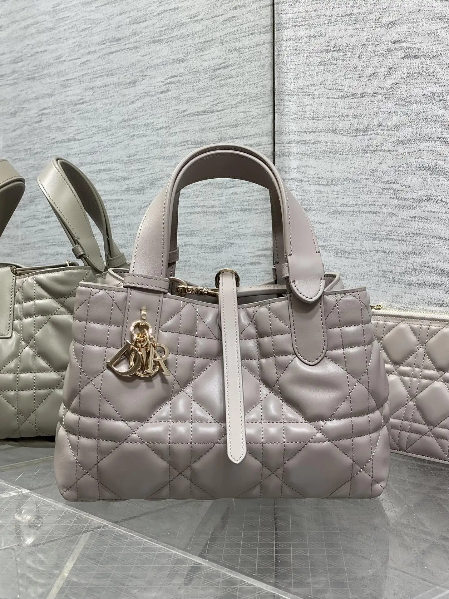 Dior Cowhide and sheep pattern vegetable basket women s crossbody bag Dior Cowhide and sheep pattern vegetable basket women s crossbody bag