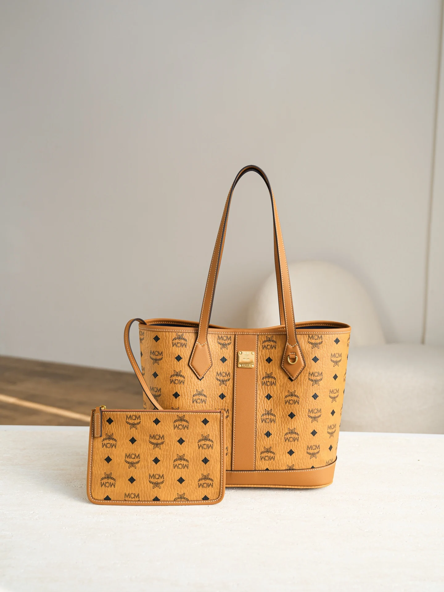MCM H087 New Style D Buckle Mother Bag Women s Crossbody Bag MCM H087 New Style D Buckle Mother Bag Women s Crossbody Bag