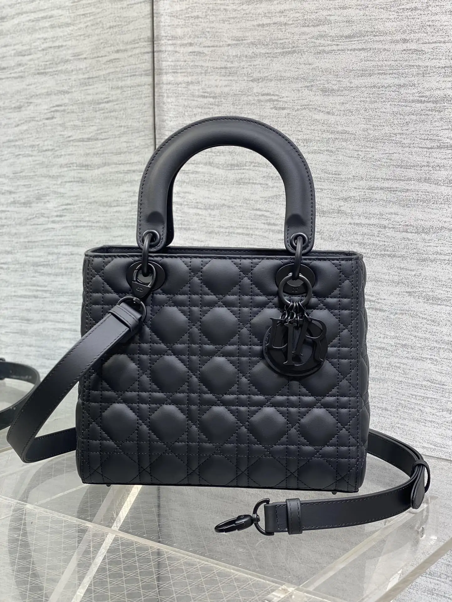 Dior Latest flip leather five-compartment bag women s crossbody bag Dior Latest flip leather five-compartment bag women s crossbody bag
