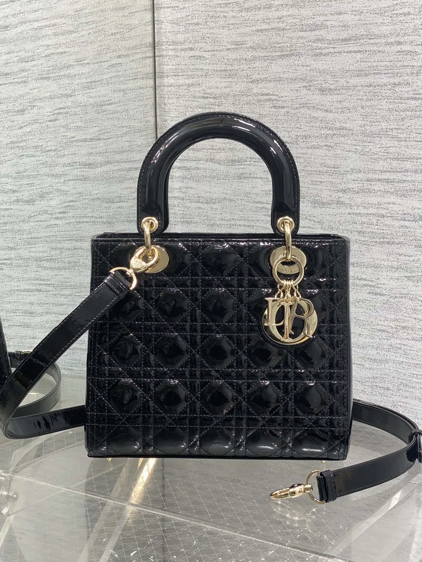 Dior Latest flip leather five-compartment bag women s crossbody bag Dior Latest flip leather five-compartment bag women s crossbody bag