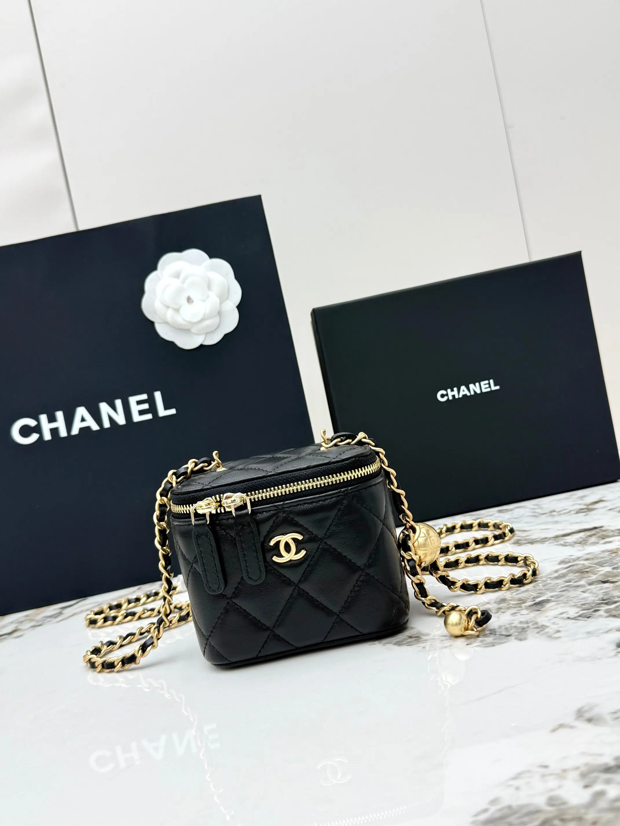 Chanel AP1447 All-Steel Golden Chain Box Bag Women s Crossbody Bag Chanel AP1447 All-Steel Golden Chain Box Bag Women s Crossbody Bag