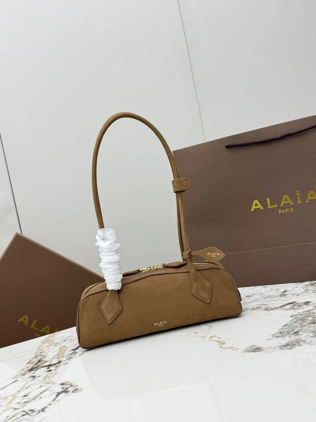 ALAIA A06029 Suede Sausage Bag Women s Shoulder Bag ALAIA A06029 Suede Sausage Bag Women s Shoulder Bag