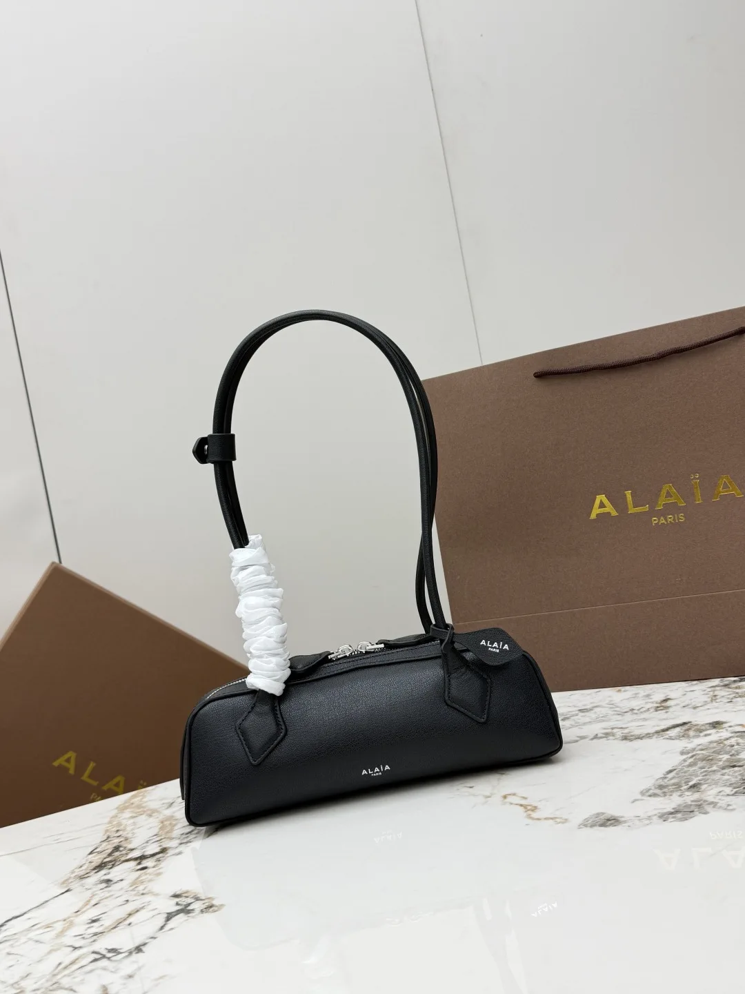 ALAIA A06029 Suede Dachshund Bag Women s Shoulder Bag ALAIA A06029 Suede Dachshund Bag Women s Shoulder Bag