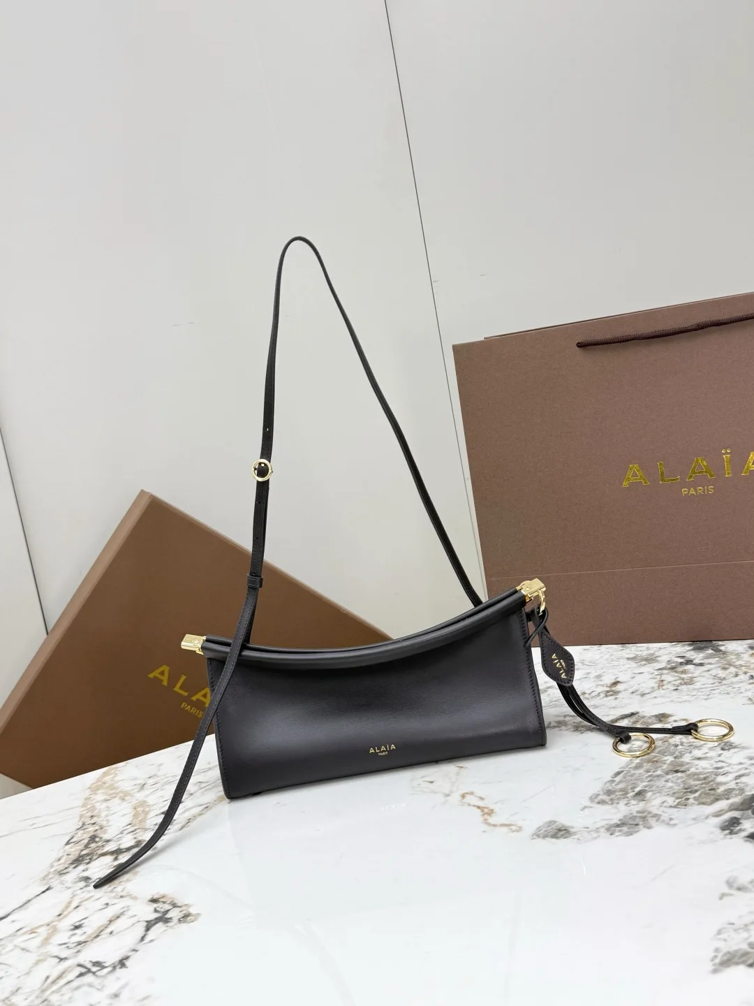 ALAIA A1430 Arc Clip Bag Women s Crossbody Bag ALAIA A1430 Arc Clip Bag Women s Crossbody Bag