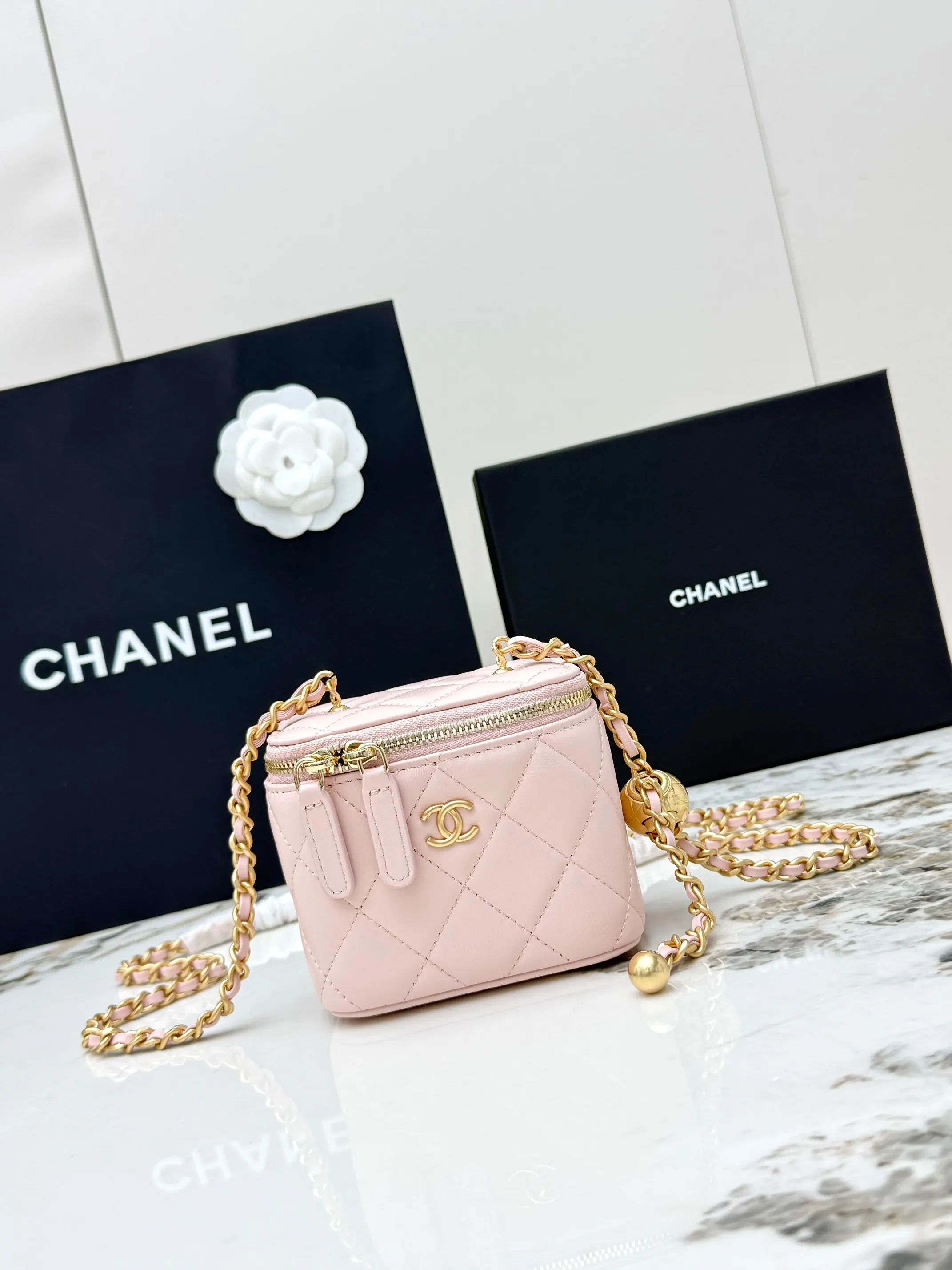 Chanel AP1447 All-Steel Golden Chain Box Bag Women s Crossbody Bag Chanel AP1447 All-Steel Golden Chain Box Bag Women s Crossbody Bag