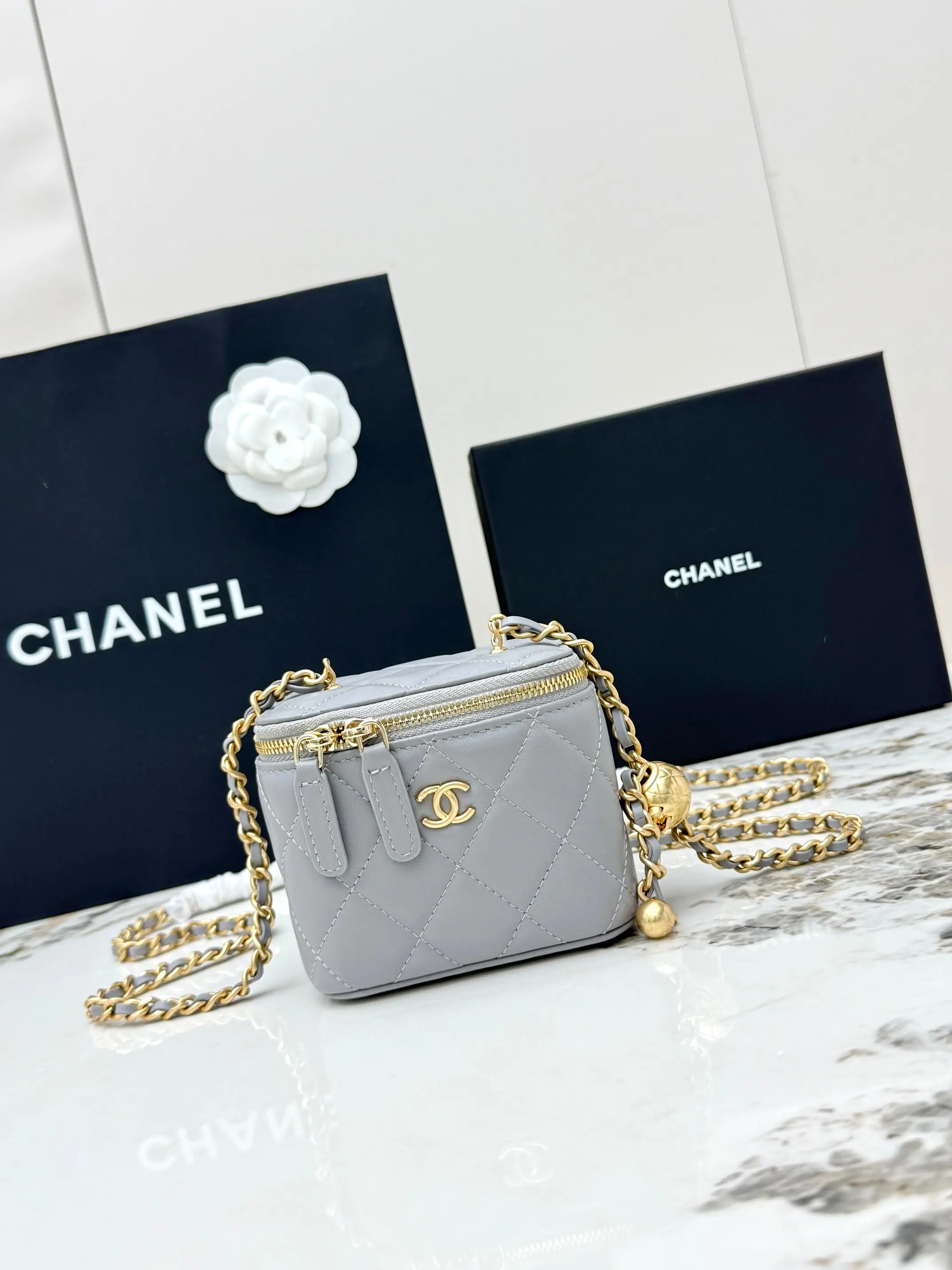 Chanel AP1447 All-Steel Golden Chain Box Bag Women s Crossbody Bag Chanel AP1447 All-Steel Golden Chain Box Bag Women s Crossbody Bag