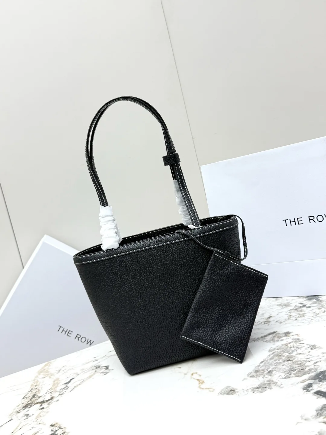 THE ROW T9903 Napa Pebbled Cowhide Tote Bag Women s Shoulder Bag THE ROW T9903 Napa Pebbled Cowhide Tote Bag Women s Shoulder Bag