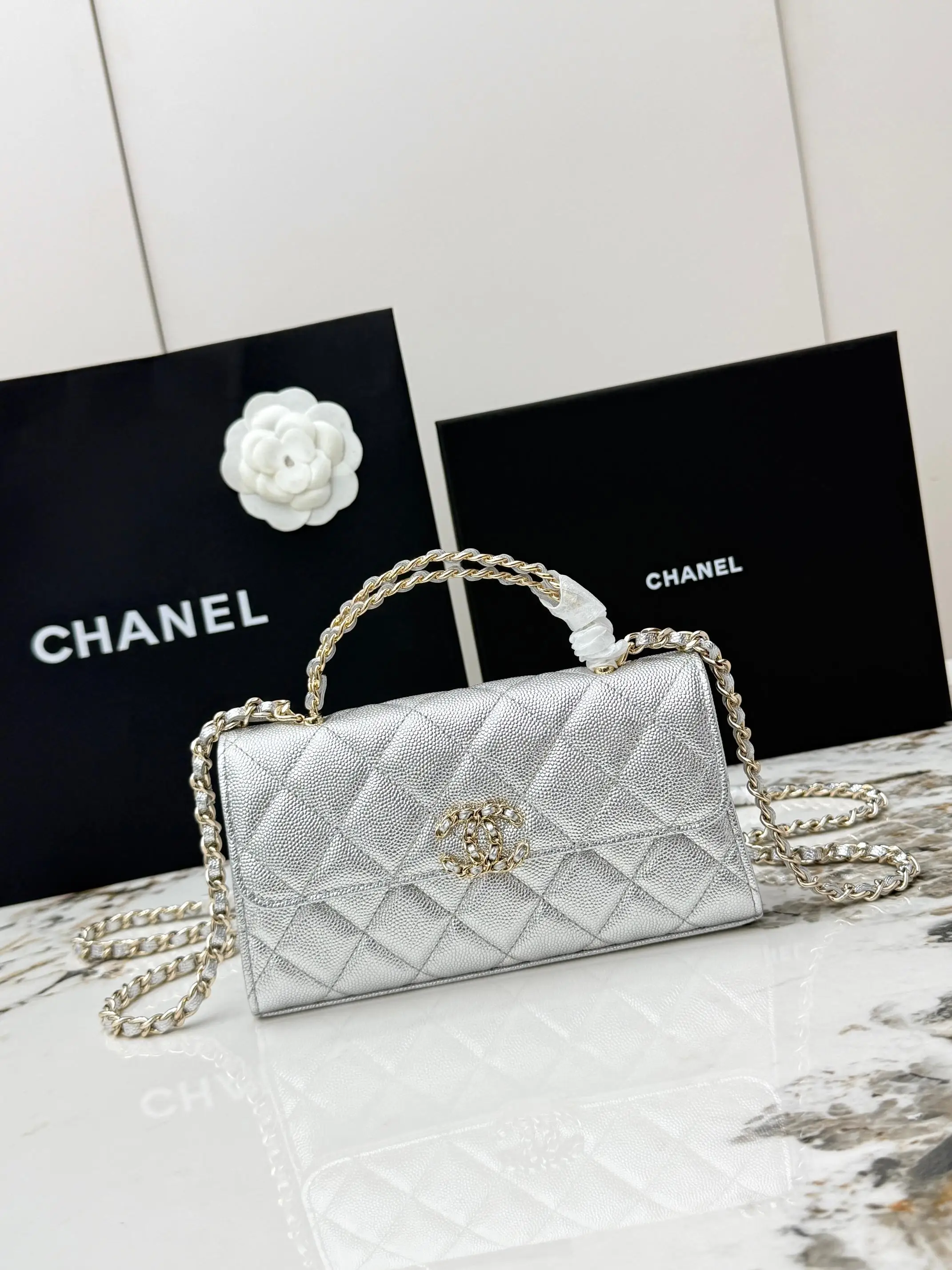Chanel AP3238 Pebbled Cowhide Handle Bag Women s Crossbody Bag Chanel AP3238 Pebbled Cowhide Handle Bag Women s Crossbody Bag