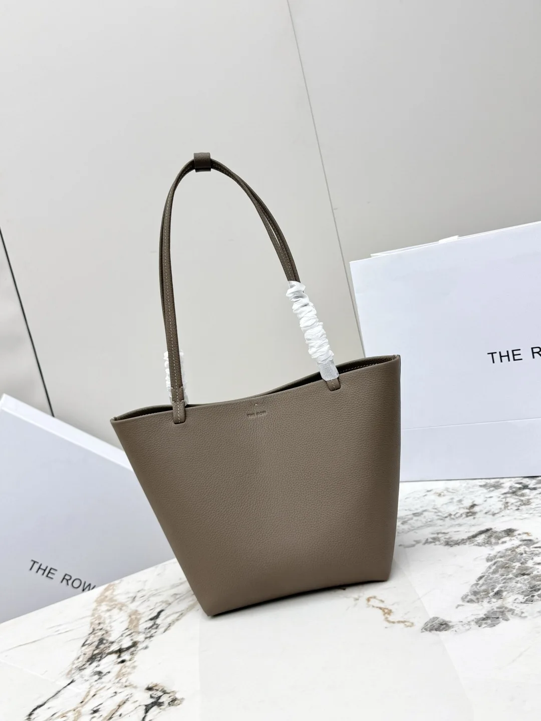 THE ROW T1198 Large Tote Handbag Women s Shoulder Bag THE ROW T1198 Large Tote Handbag Women s Shoulder Bag