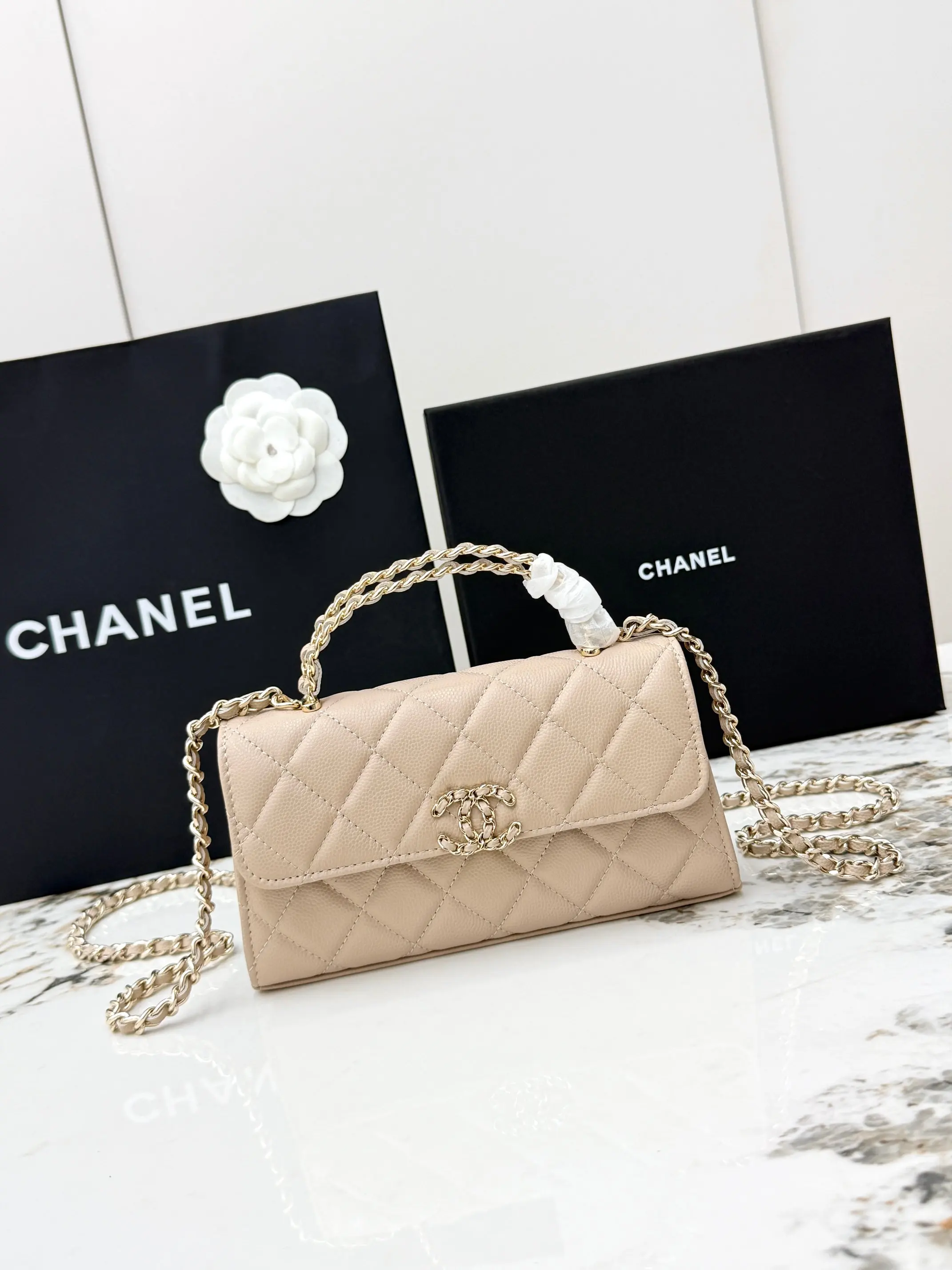 Chanel AP3238 Pebbled Cowhide Handle Bag Women s Crossbody Bag Chanel AP3238 Pebbled Cowhide Handle Bag Women s Crossbody Bag