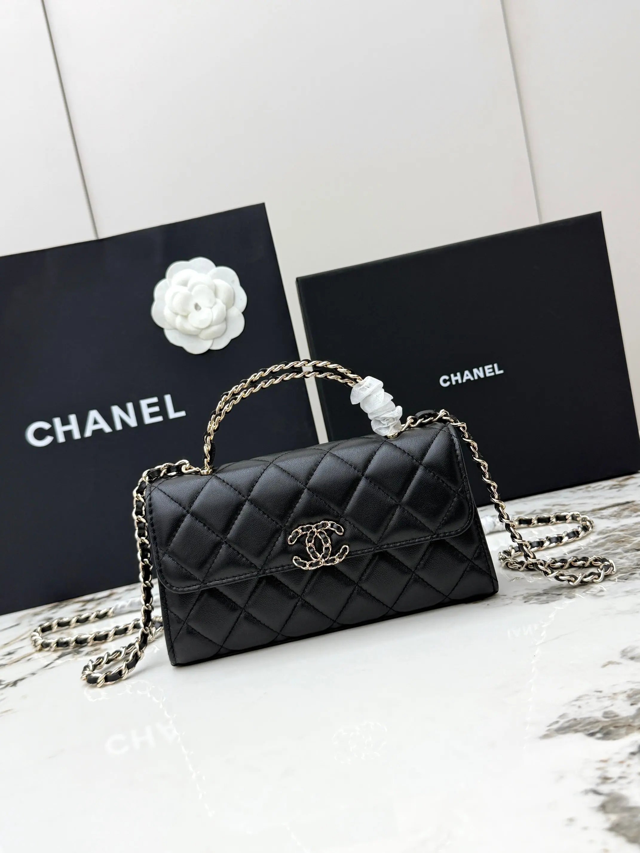 Chanel AP3238 Pebbled Cowhide Handle Bag Women s Crossbody Bag Chanel AP3238 Pebbled Cowhide Handle Bag Women s Crossbody Bag