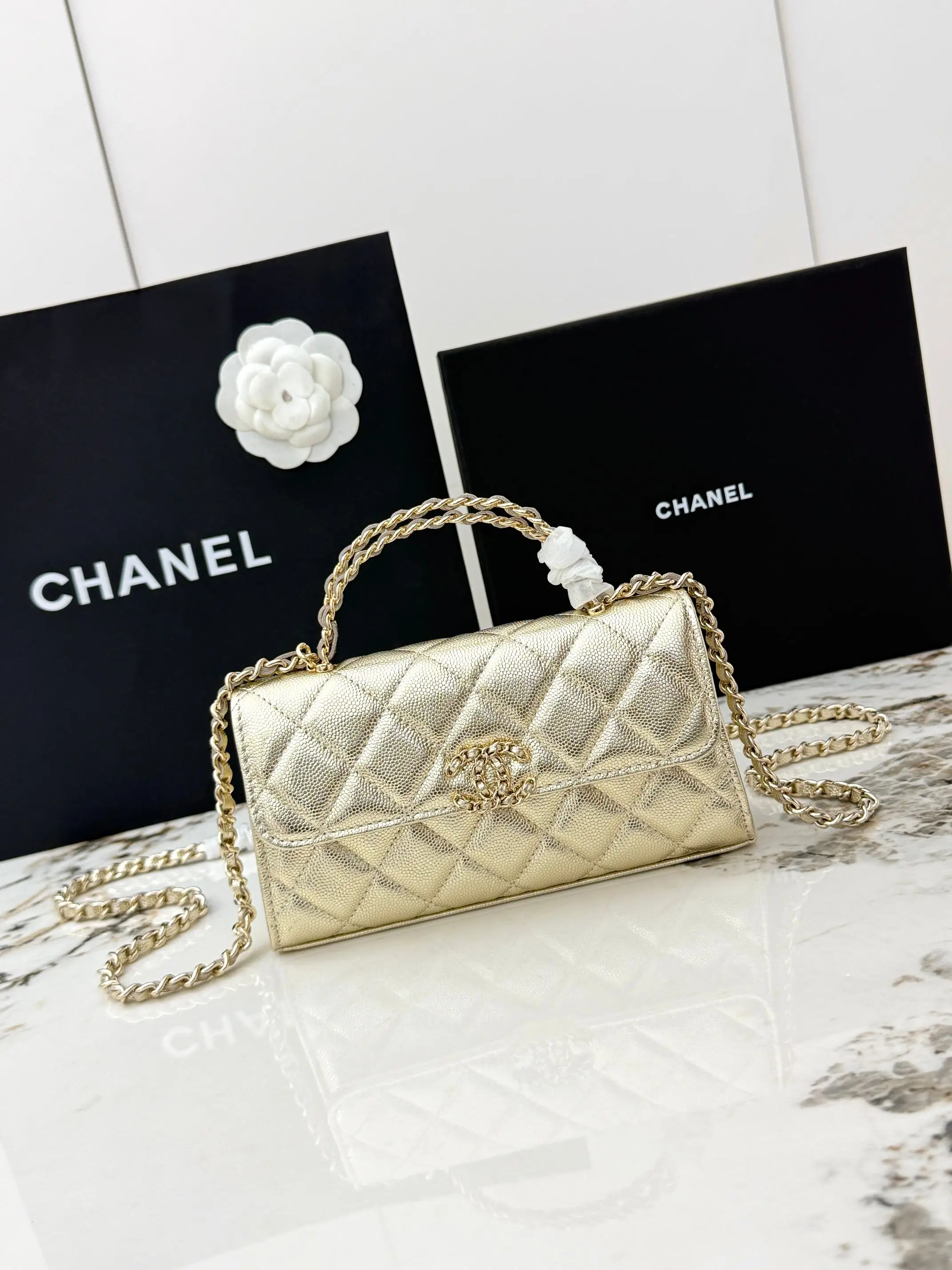 Chanel AP3238 Pebbled Cowhide Handle Bag Women s Crossbody Bag Chanel AP3238 Pebbled Cowhide Handle Bag Women s Crossbody Bag