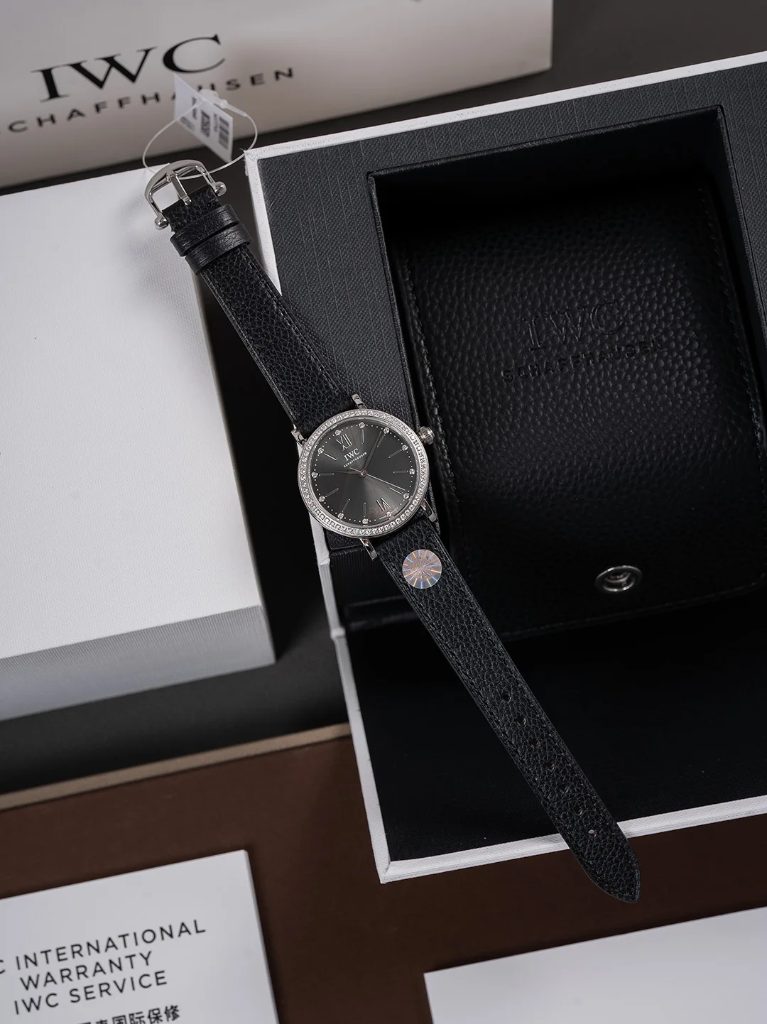 IWC Luminous Gold Joy Series Women s Mechanical Watch IWC Luminous Gold Joy Series Women s Mechanical Watch