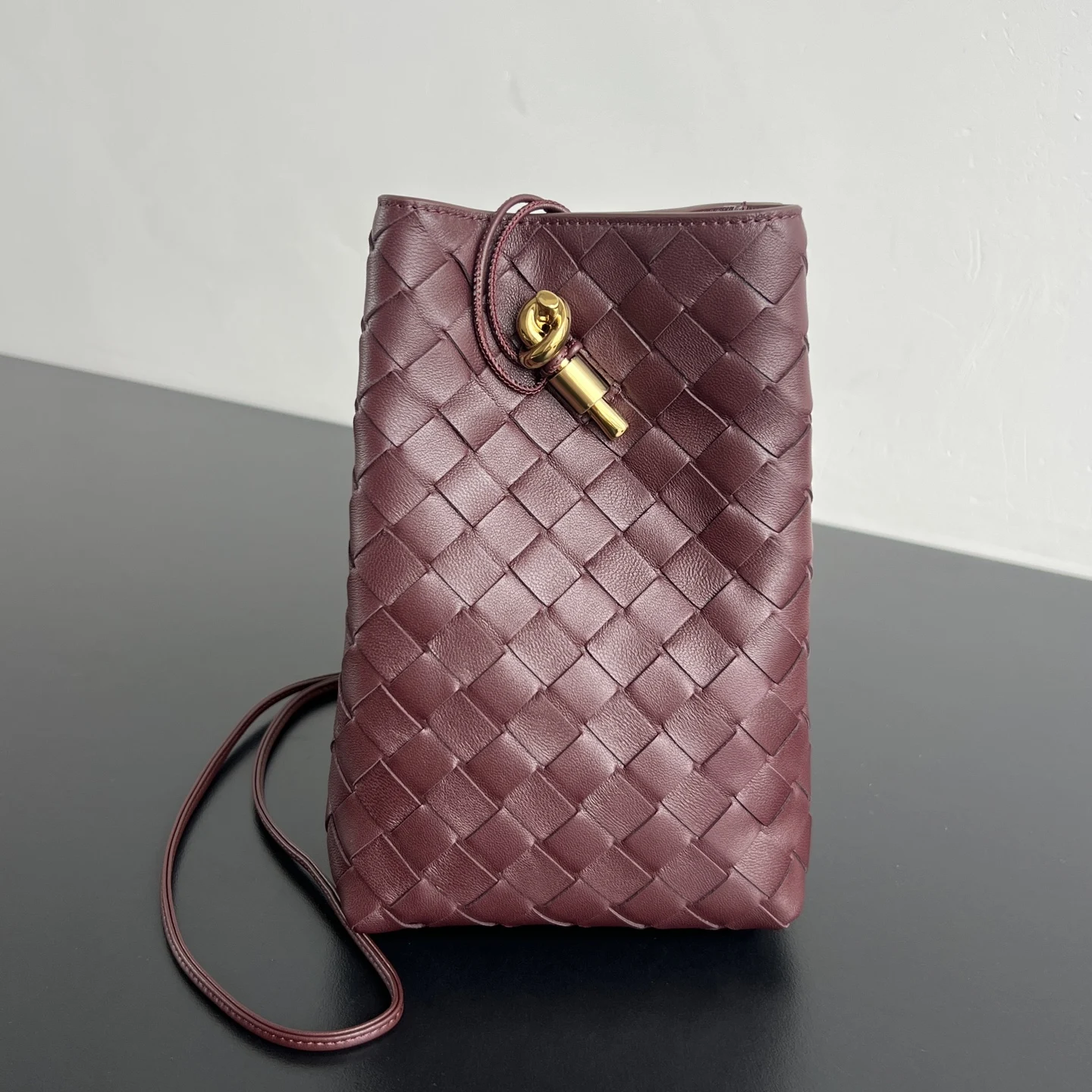 Bottega Veneta 843890 Vertical Mobile Phone Bag Women s Crossbody Bag Bottega Veneta 843890 Vertical Mobile Phone Bag Women s Crossbody Bag