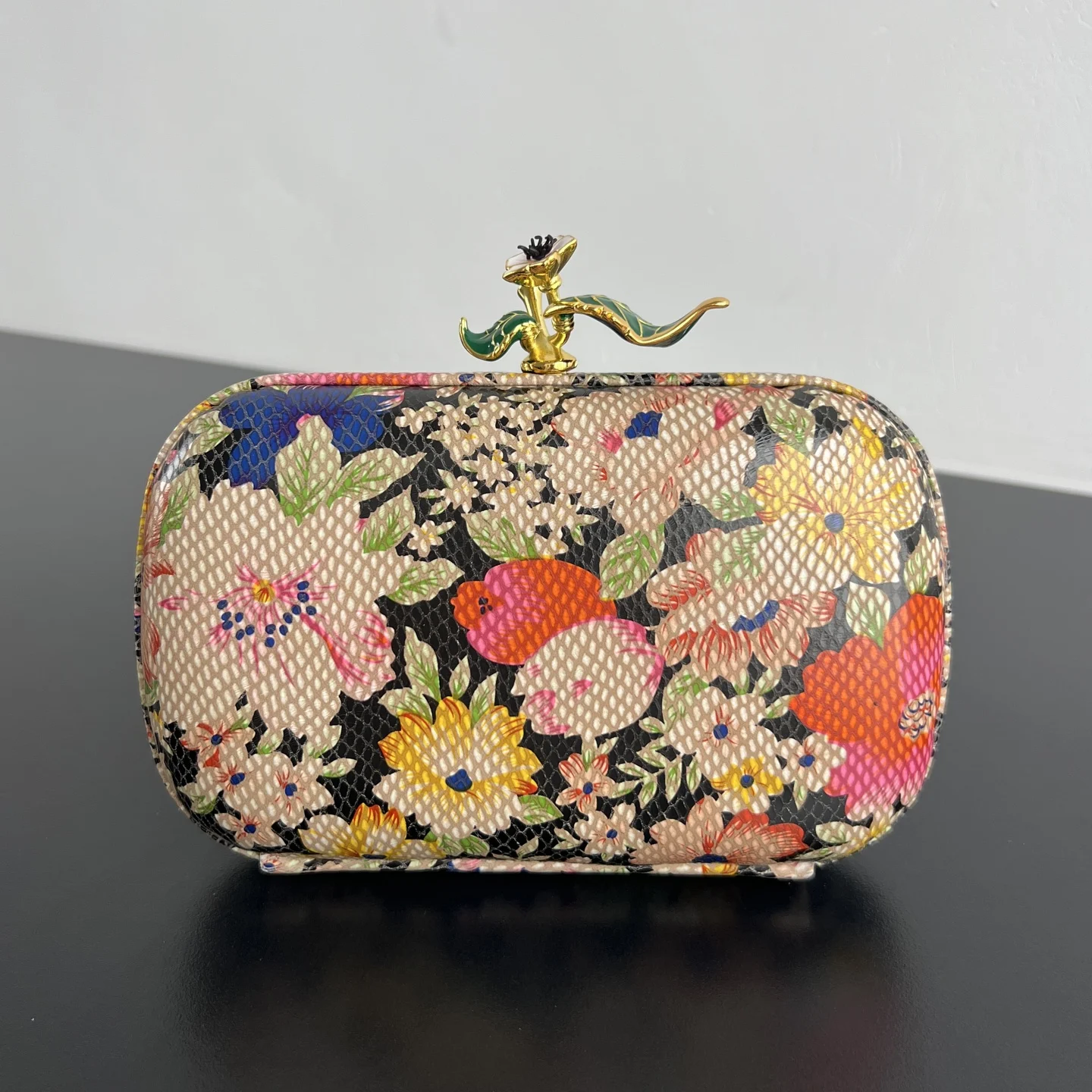 Bottega Veneta Velvet Low-Cut Evening Bag Women s Clutch Bottega Veneta Velvet Low-Cut Evening Bag Women s Clutch