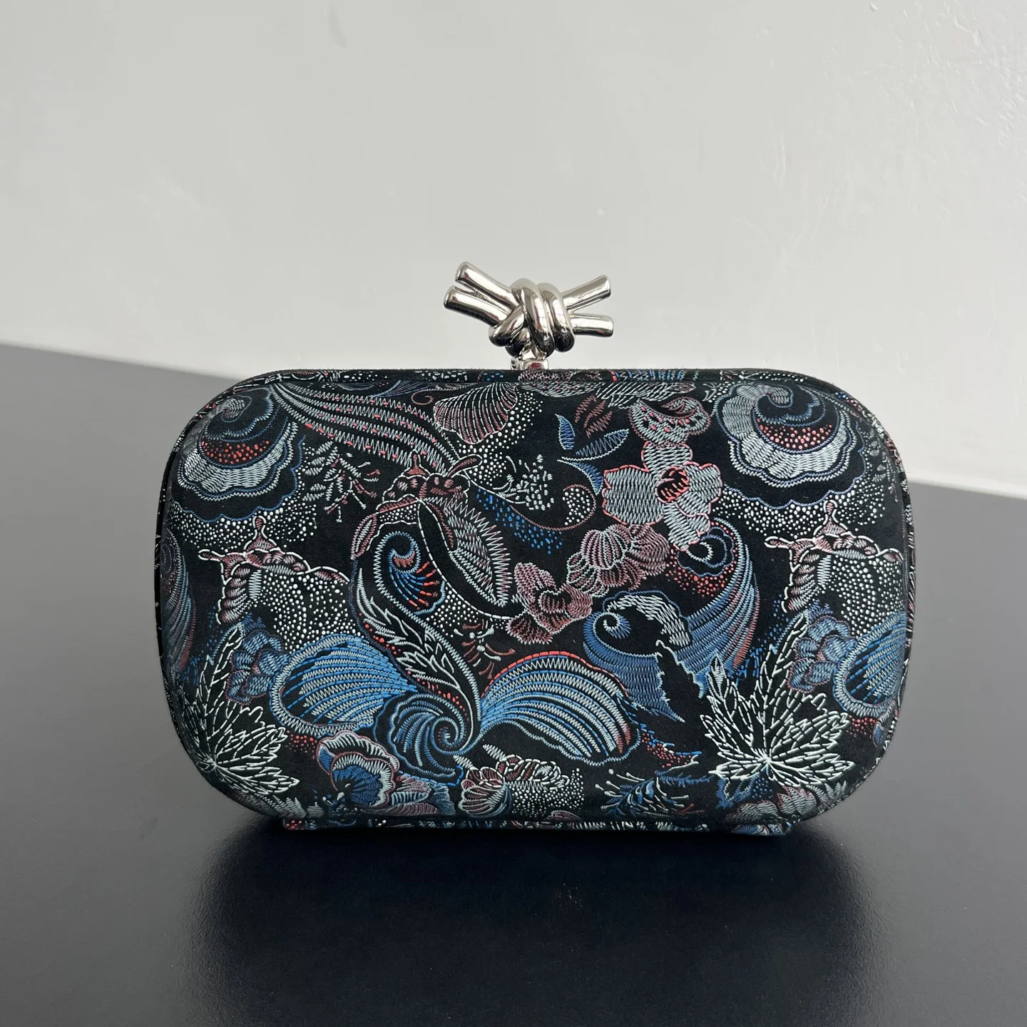 Bottega Veneta Velvet Low-Cut Evening Bag Women s Clutch Bottega Veneta Velvet Low-Cut Evening Bag Women s Clutch