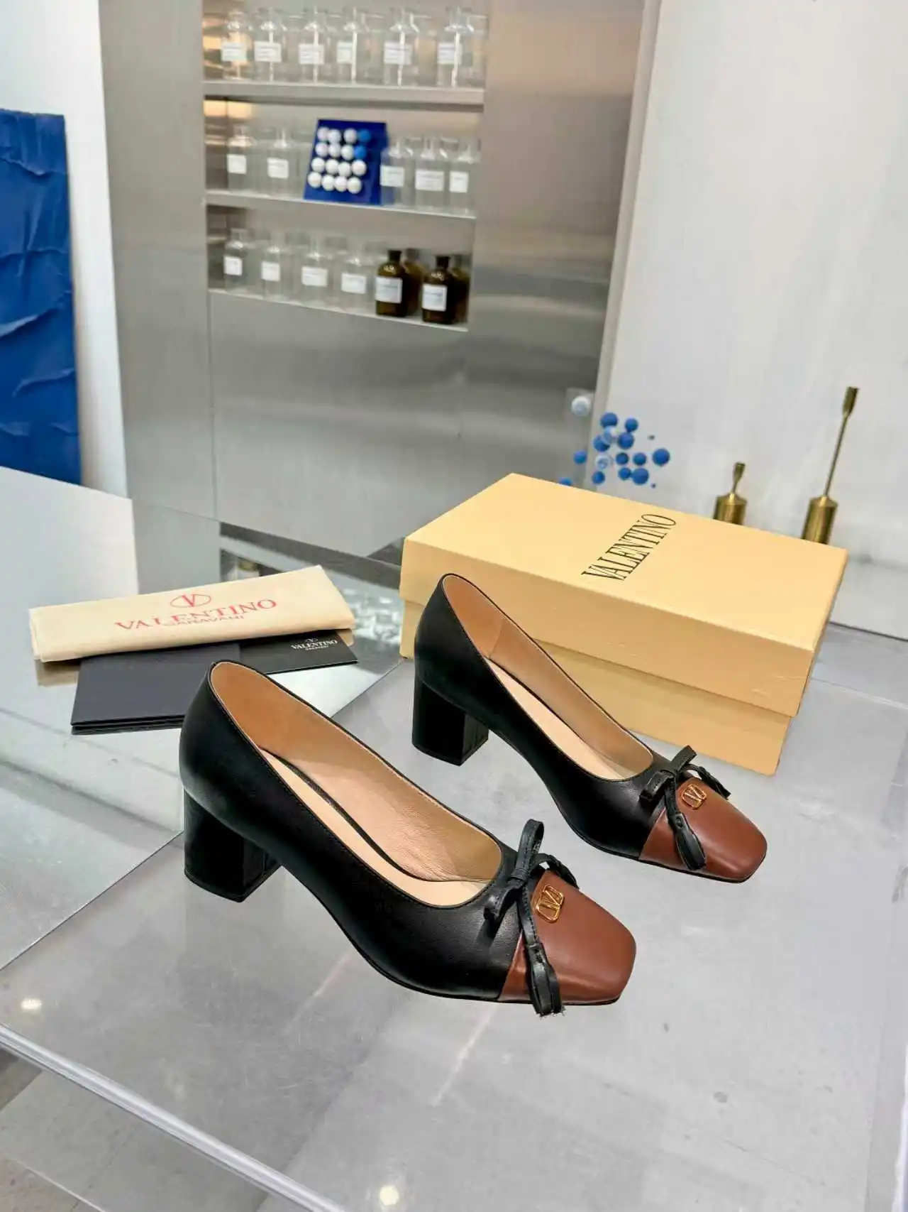 Valentino Garavani New Sheepskin Shoes Women s Leather Shoes Valentino Garavani New Sheepskin Shoes Women s Leather Shoes