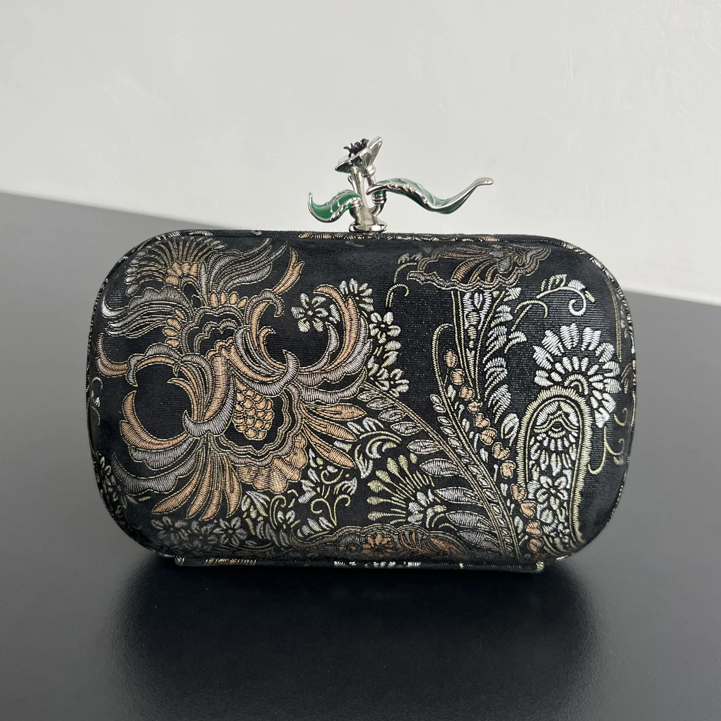 Bottega Veneta Velvet Low-Cut Evening Bag Women s Clutch Bottega Veneta Velvet Low-Cut Evening Bag Women s Clutch