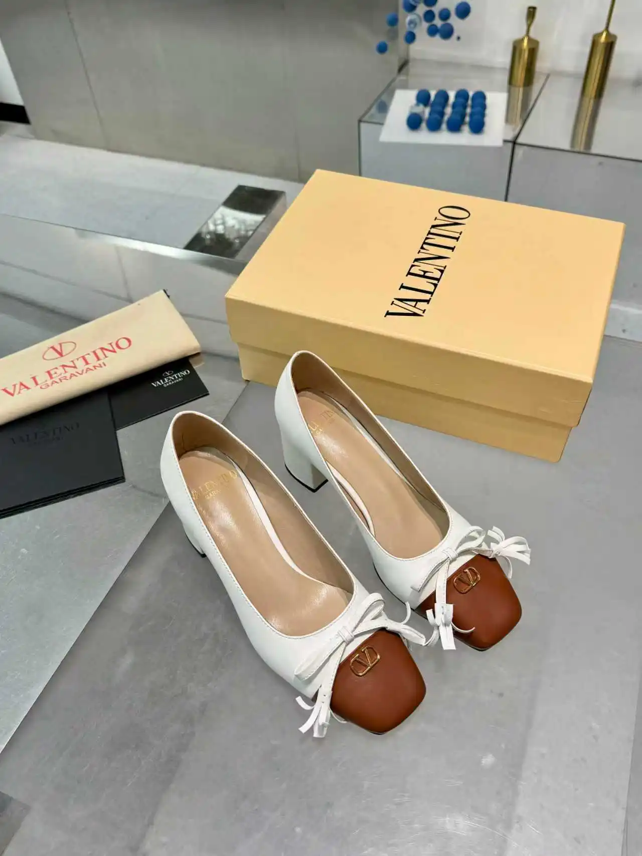 Valentino Garavani New Sheepskin Shoes Women s Leather Shoes Valentino Garavani New Sheepskin Shoes Women s Leather Shoes