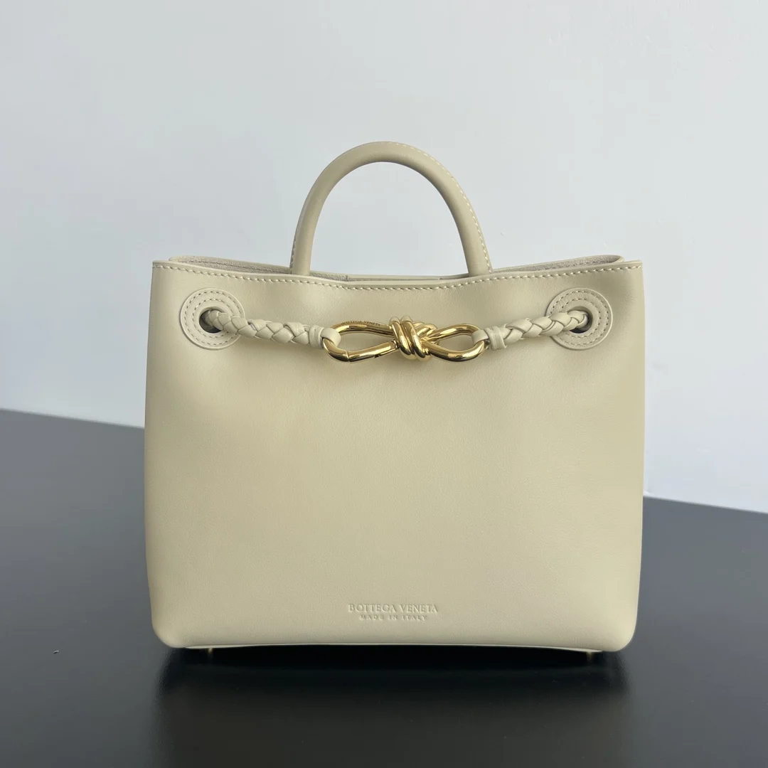 Bottega Veneta 810213 Dutch calfskin shoulder bag women s shoulder bag Bottega Veneta 810213 Dutch calfskin shoulder bag women s shoulder bag