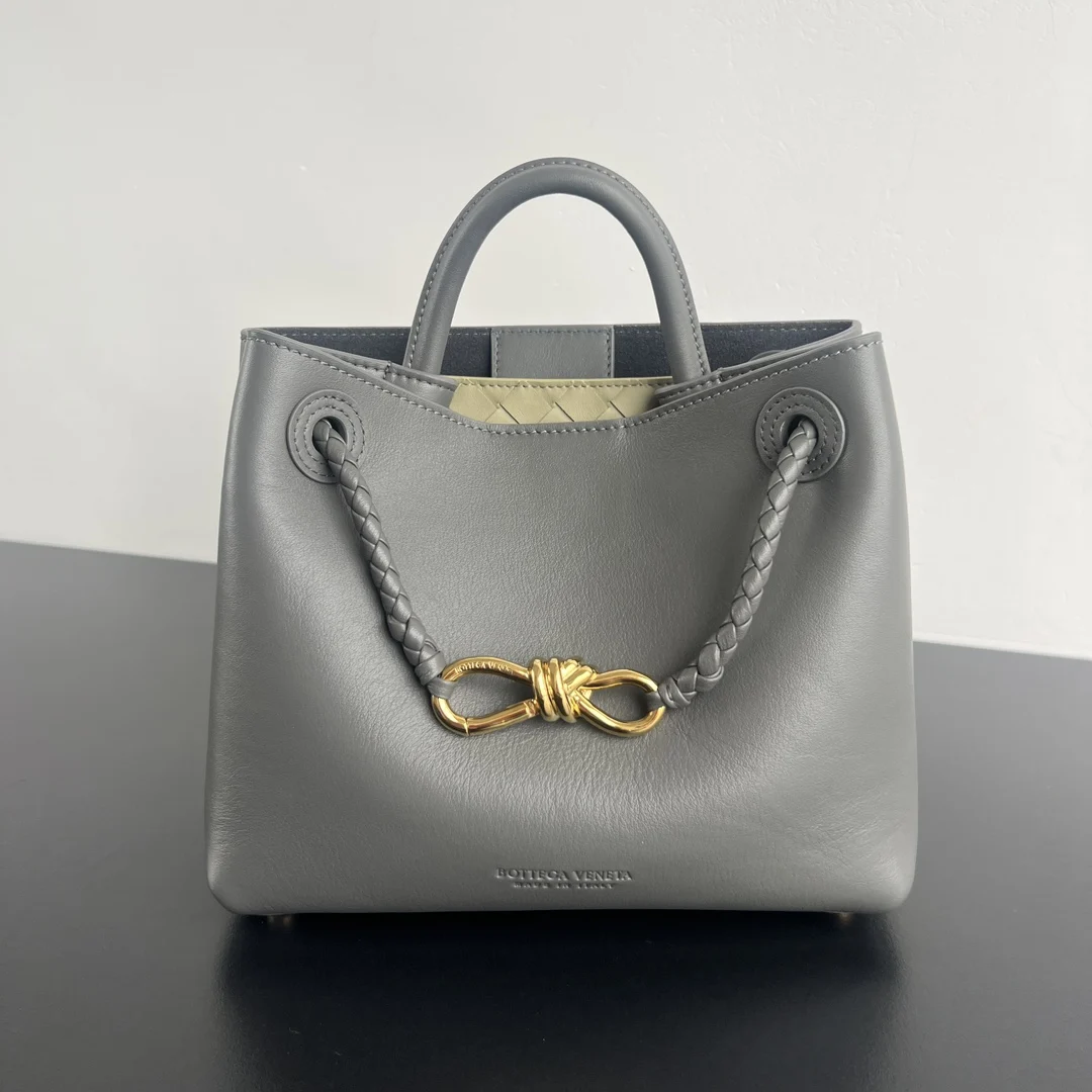 Bottega Veneta 810213 Dutch calfskin shoulder bag women s shoulder bag Bottega Veneta 810213 Dutch calfskin shoulder bag women s shoulder bag