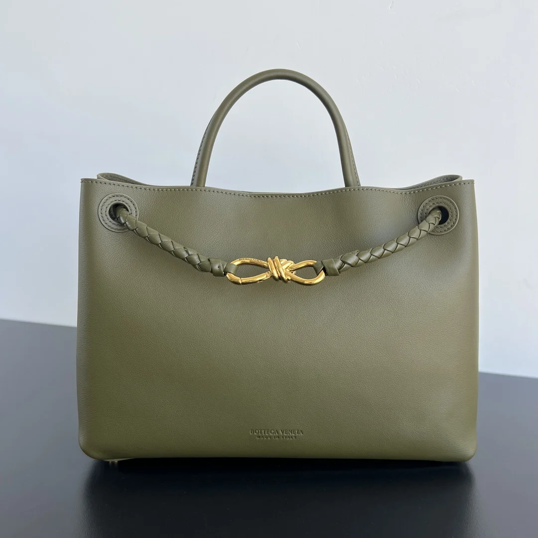 Bottega Veneta 810214 Dutch calfskin shoulder bag women s shoulder bag Bottega Veneta 810214 Dutch calfskin shoulder bag women s shoulder bag