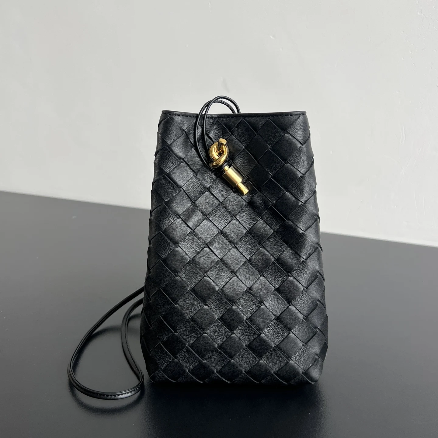 Bottega Veneta 843890 Vertical Mobile Phone Bag Women s Crossbody Bag